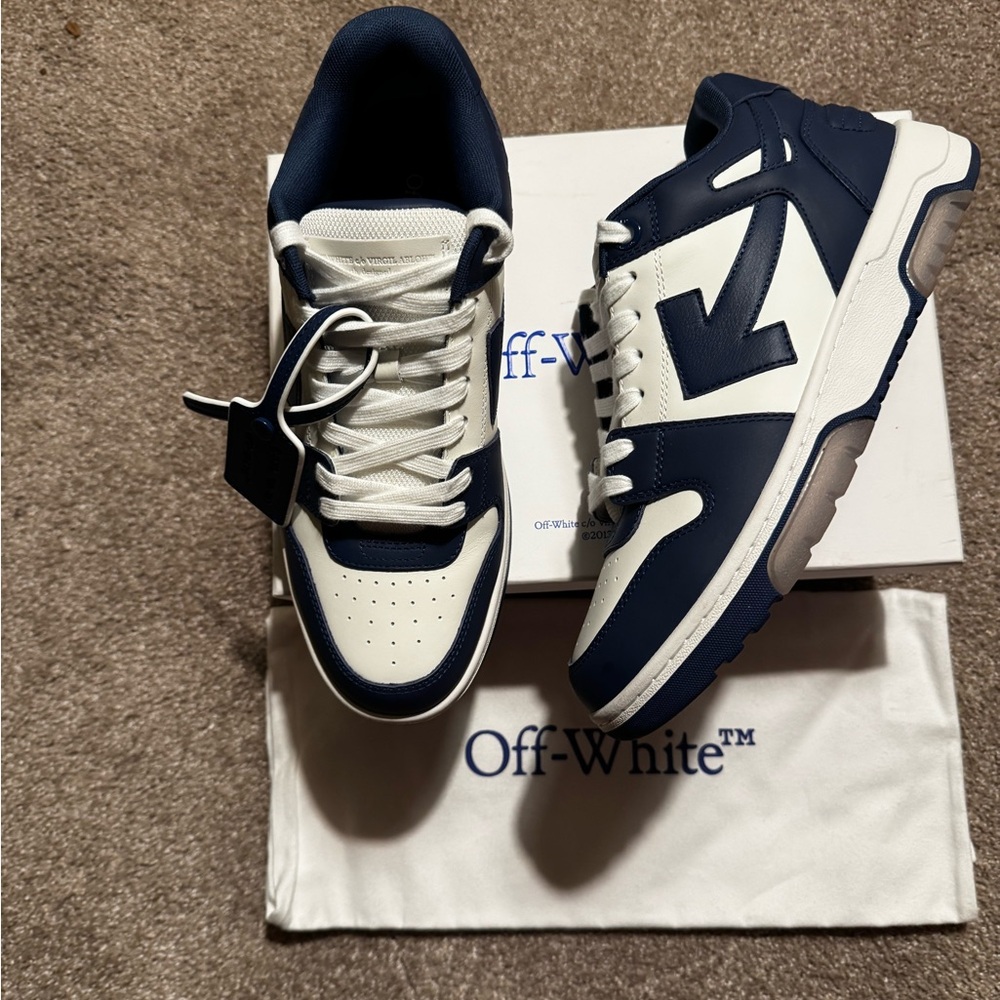 Off-White Navy and White Low-Top Sneakers